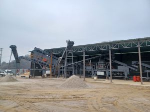 На руднике в Юго-Восточной Азии введена в эксплуатацию мобильная дробильная установка.